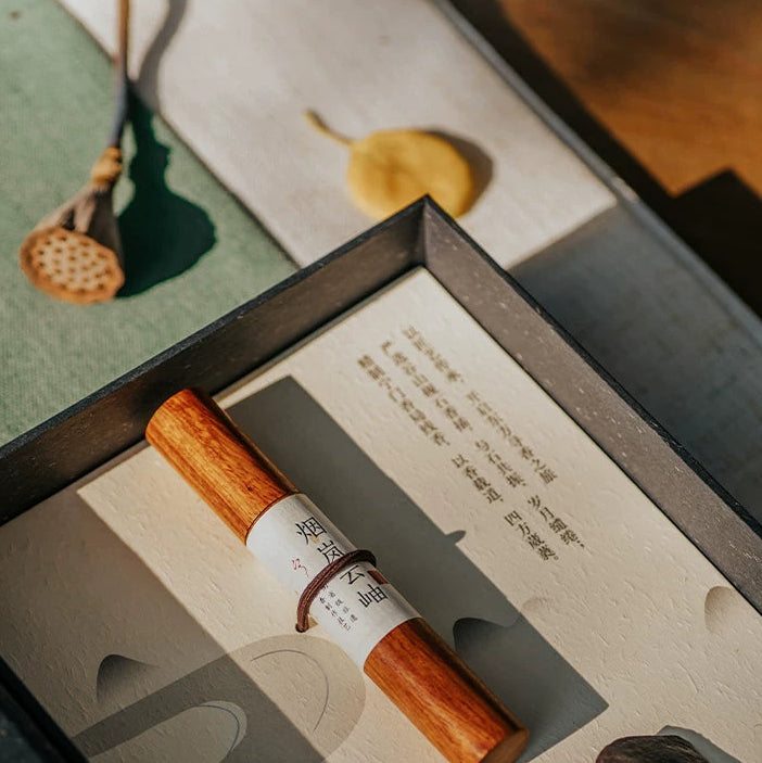 [見山] Jianshan Incense Stick Set · Eastern Agarwood Incense with Natural Stone Holder